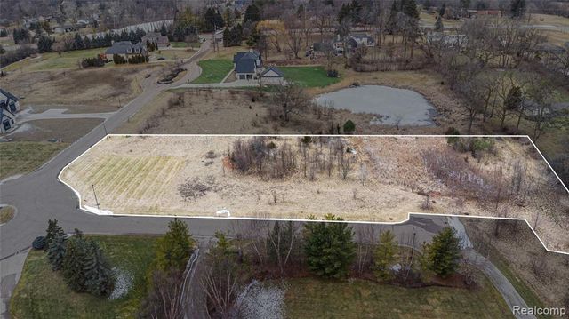 5 Fairway Trail, Grand Blanc, MI 48439