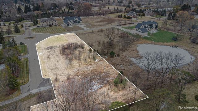 5 Fairway Trail, Grand Blanc, MI 48439