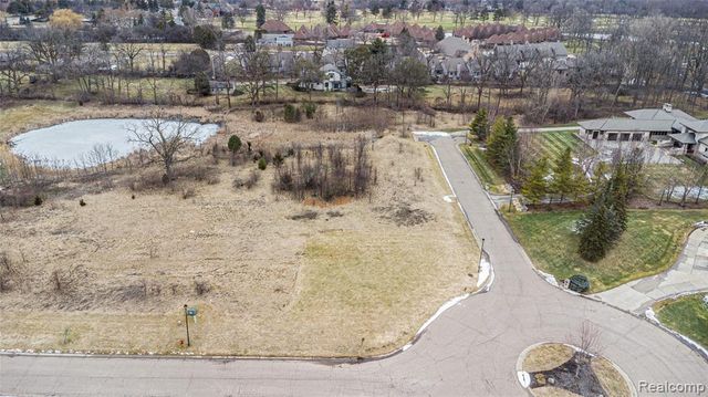5 Fairway Trail, Grand Blanc, MI 48439