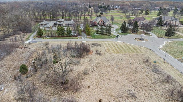 5 Fairway Trail, Grand Blanc, MI 48439