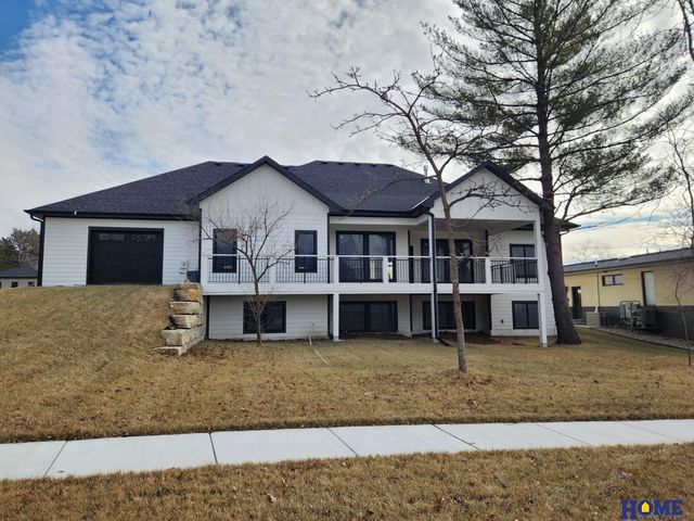 6326 Carveth Court, Lincoln, NE 68516