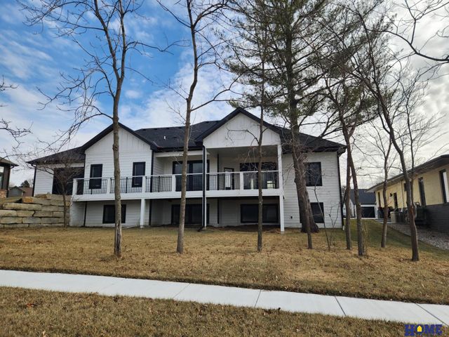 6326 Carveth Court, Lincoln, NE 68516