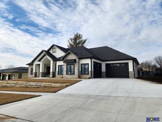 6326 Carveth Court, Lincoln, NE 68516