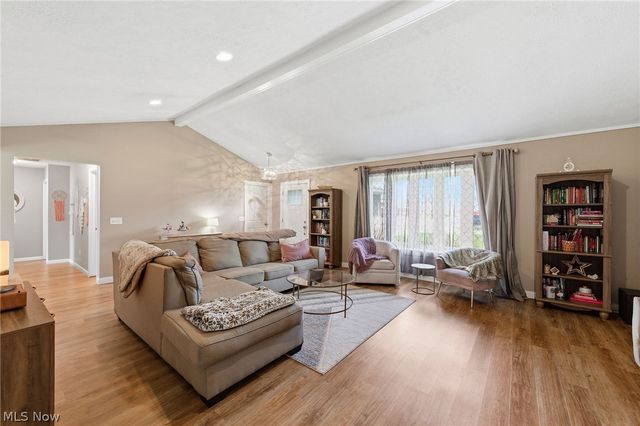 396 E 319 Street, Willowick, OH 44095