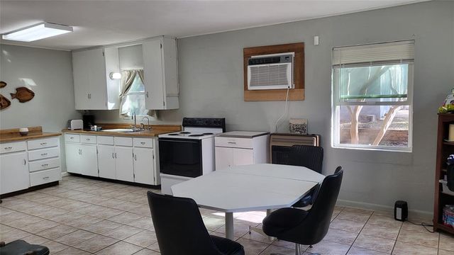 25208 Old Ferry RD, Spicewood, TX 78669