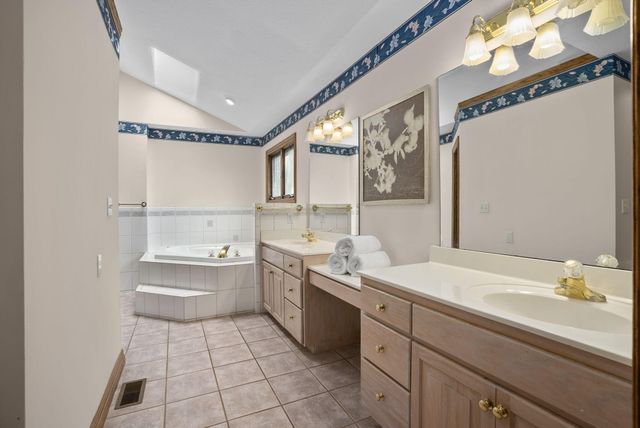 94 Irish Hills Boulevard, Kimberling City, MO 65686