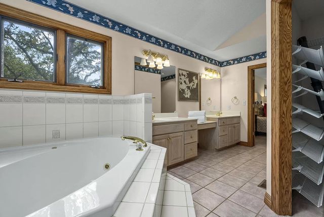 94 Irish Hills Boulevard, Kimberling City, MO 65686