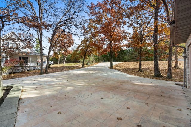 94 Irish Hills Boulevard, Kimberling City, MO 65686