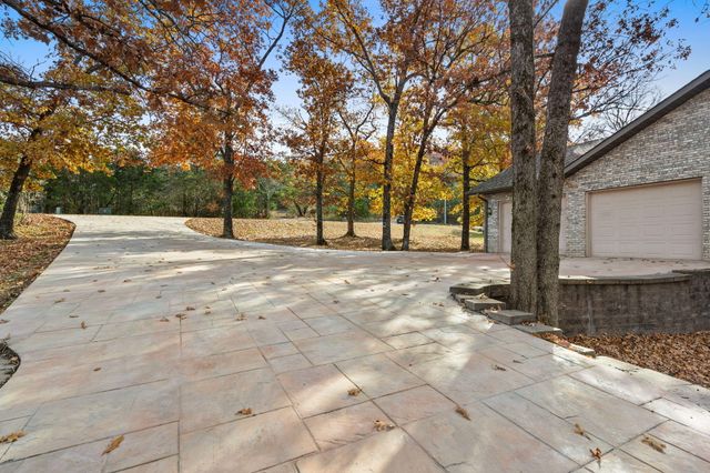 94 Irish Hills Boulevard, Kimberling City, MO 65686