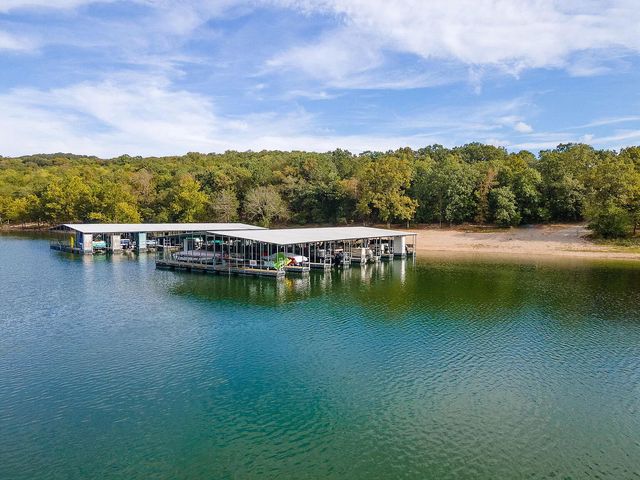 94 Irish Hills Boulevard, Kimberling City, MO 65686