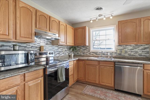 195 ISAAC DR, Bunker Hill, WV 25413