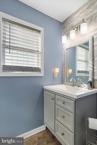 195 ISAAC DR, Bunker Hill, WV 25413