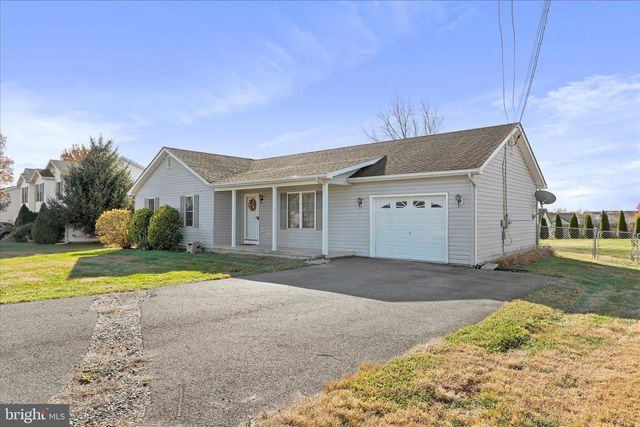 195 ISAAC DR, Bunker Hill, WV 25413