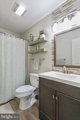 195 ISAAC DR, Bunker Hill, WV 25413