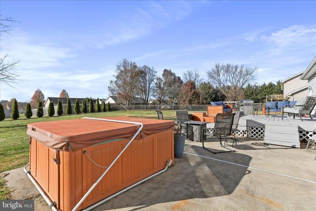 195 ISAAC DR, Bunker Hill, WV 25413