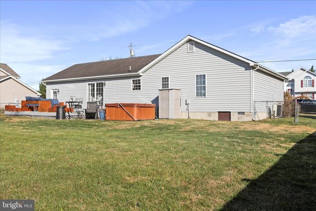 195 ISAAC DR, Bunker Hill, WV 25413