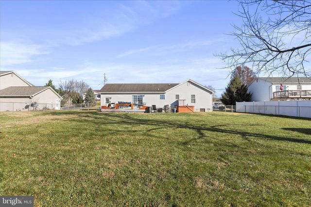 195 ISAAC DR, Bunker Hill, WV 25413