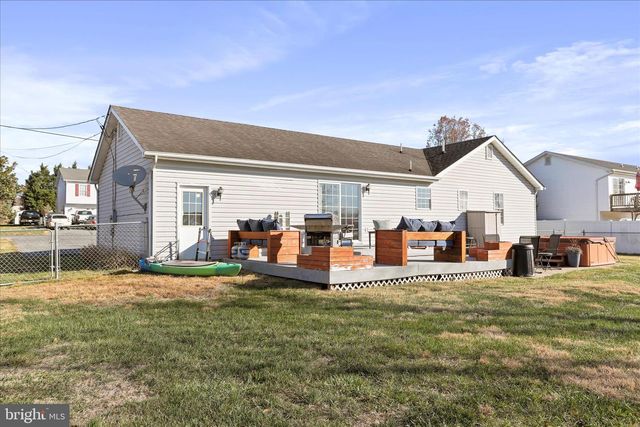 195 ISAAC DR, Bunker Hill, WV 25413