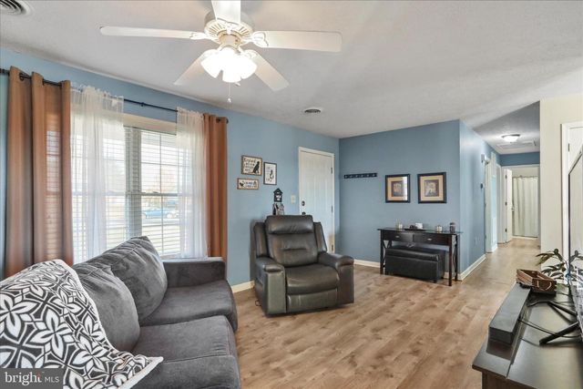 195 ISAAC DR, Bunker Hill, WV 25413