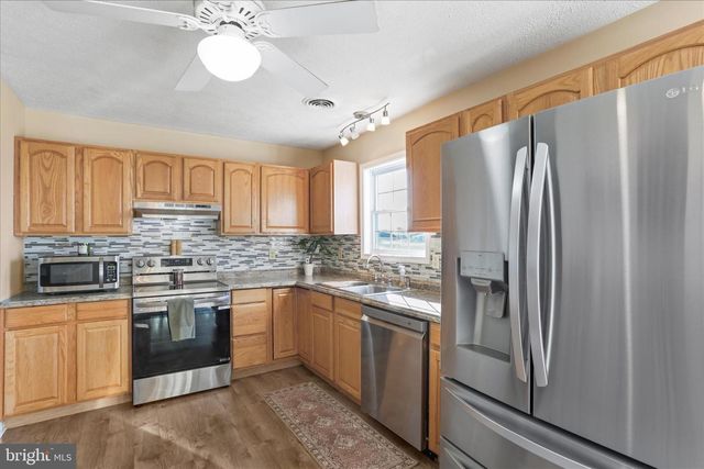 195 ISAAC DR, Bunker Hill, WV 25413