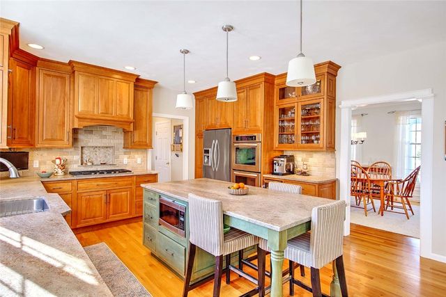 350 KETTLE POND Drive, South Kingstown, RI 02879