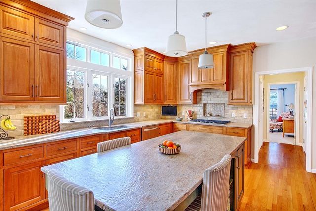 350 KETTLE POND Drive, South Kingstown, RI 02879