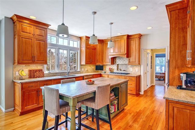 350 KETTLE POND Drive, South Kingstown, RI 02879