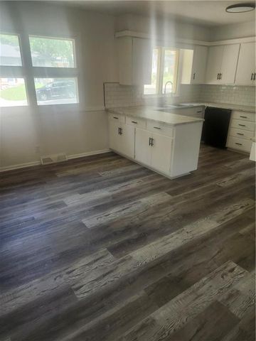 8819 E 61st Street, Raytown, MO 64133