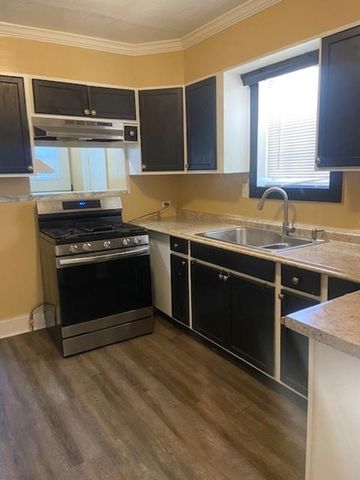 214 S Hackberry Ave, Luling, TX 78648