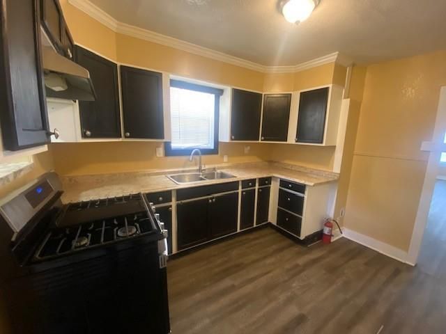 214 S Hackberry Ave, Luling, TX 78648