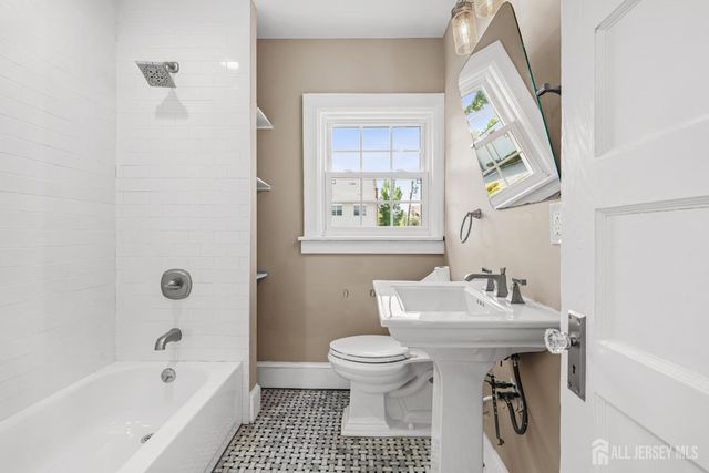 17 N Adelaide Avenue N, Highland Park, NJ 08904