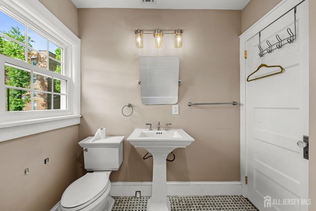 17 N Adelaide Avenue N, Highland Park, NJ 08904