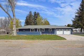 604 Locke Ave, Gooding, ID 83330