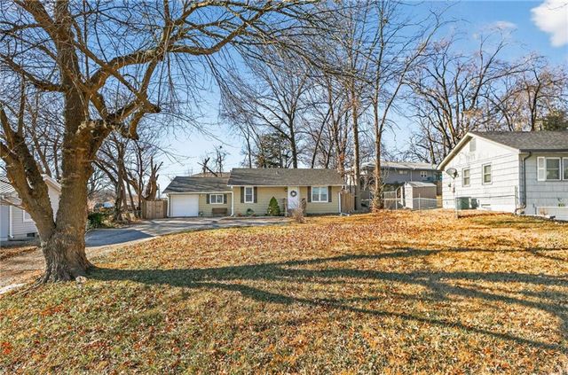 36 N Ridge Avenue, Liberty, MO 64068