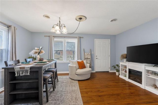 36 N Ridge Avenue, Liberty, MO 64068