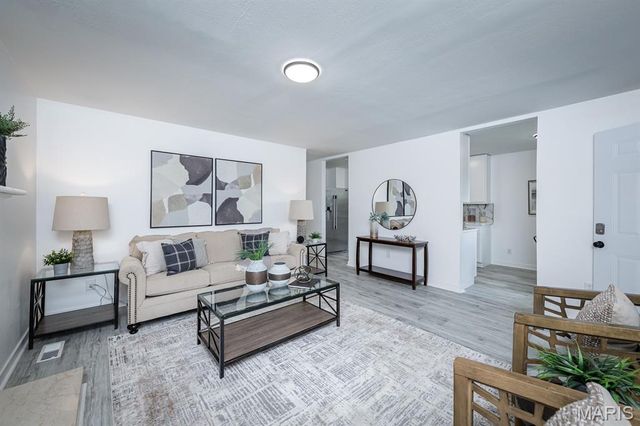 2528 Creve Coeur Drive, Brentwood, MO 63144
