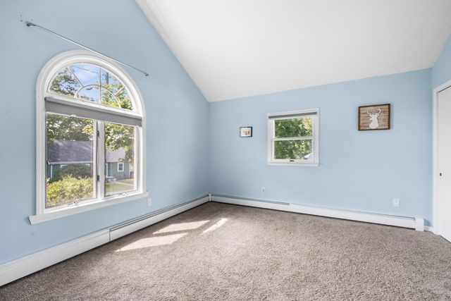 24 Kennedy St, Dartmouth, MA 02747