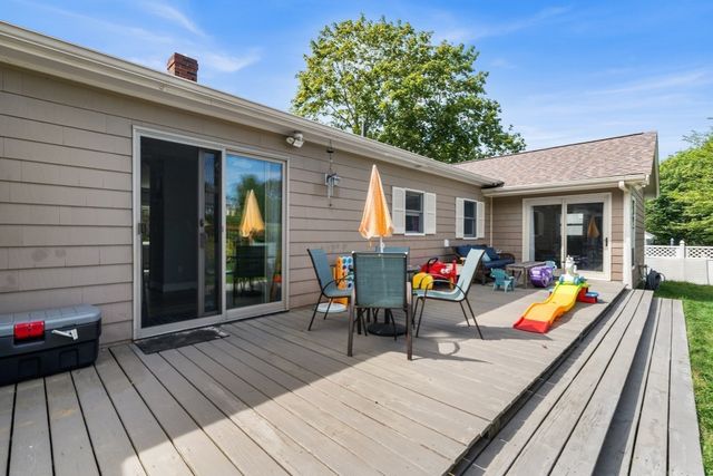 24 Kennedy St, Dartmouth, MA 02747