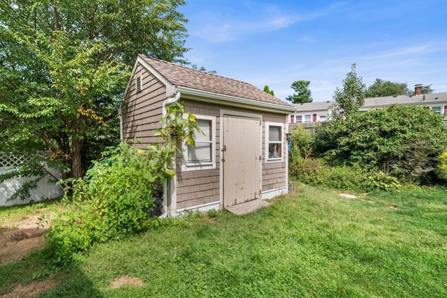 24 Kennedy St, Dartmouth, MA 02747