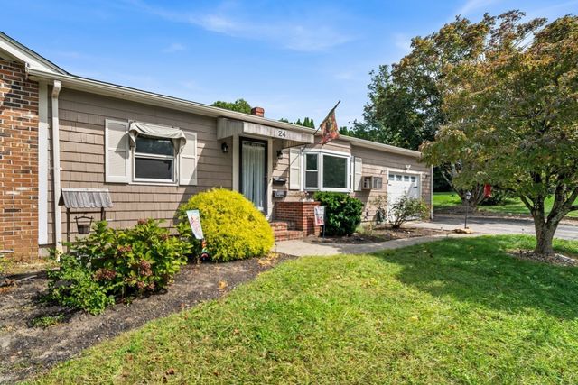 24 Kennedy St, Dartmouth, MA 02747