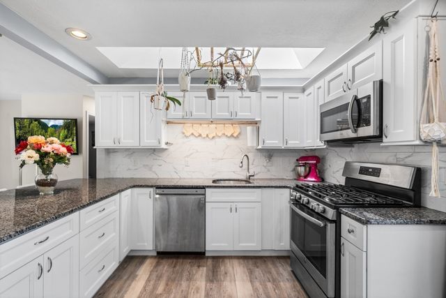 24 Kennedy St, Dartmouth, MA 02747