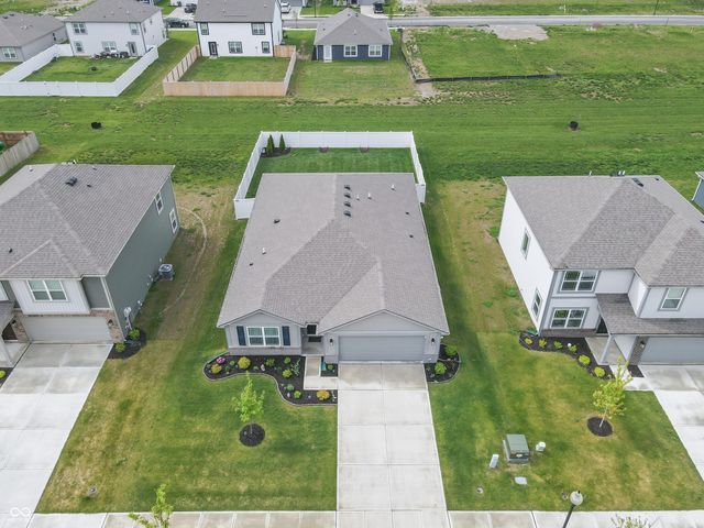 1229 Fleming Drive, Greenfield, IN 46140