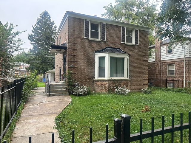 9939 S Paxton Avenue, Chicago, IL 60617