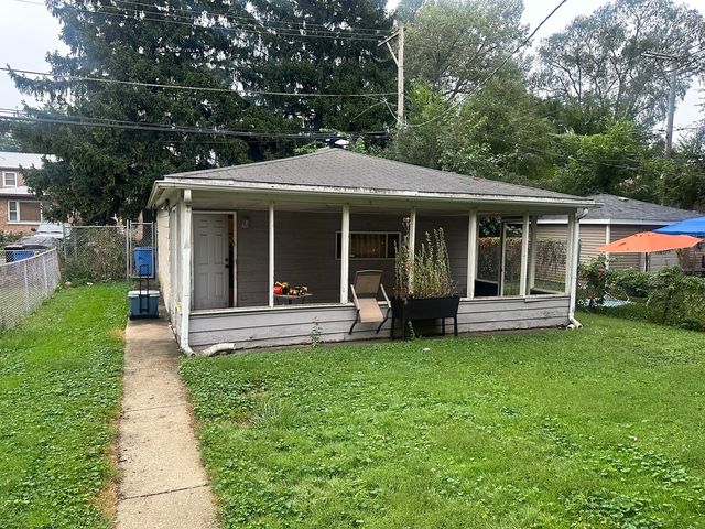 9939 S Paxton Avenue, Chicago, IL 60617