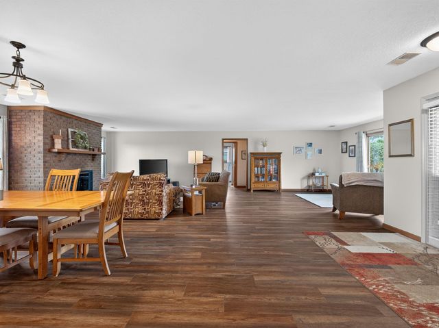 422 Meadow Lane, Ossian, IN 46777