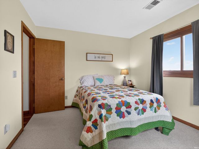 422 Meadow Lane, Ossian, IN 46777