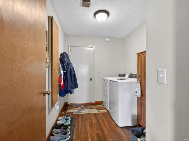 422 Meadow Lane, Ossian, IN 46777
