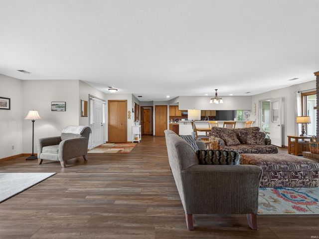 422 Meadow Lane, Ossian, IN 46777
