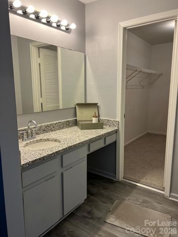 4048 Tamerlane Drive, Charlotte, NC 28205