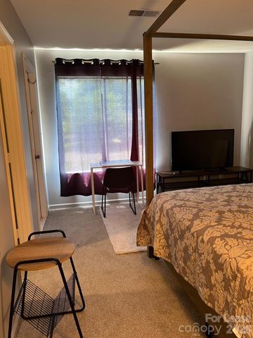 4048 Tamerlane Drive, Charlotte, NC 28205